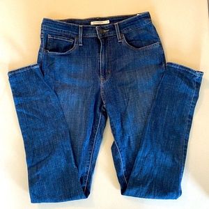 Medium wash Levi’s jeans